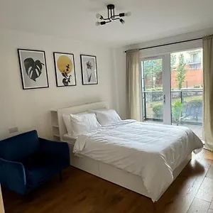 Luxury Two Bedroom Apartment Barking (Greater London)